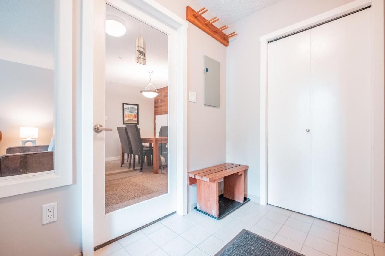 Snowberry By Outpost Whistler Villa ภายนอก รูปภาพ