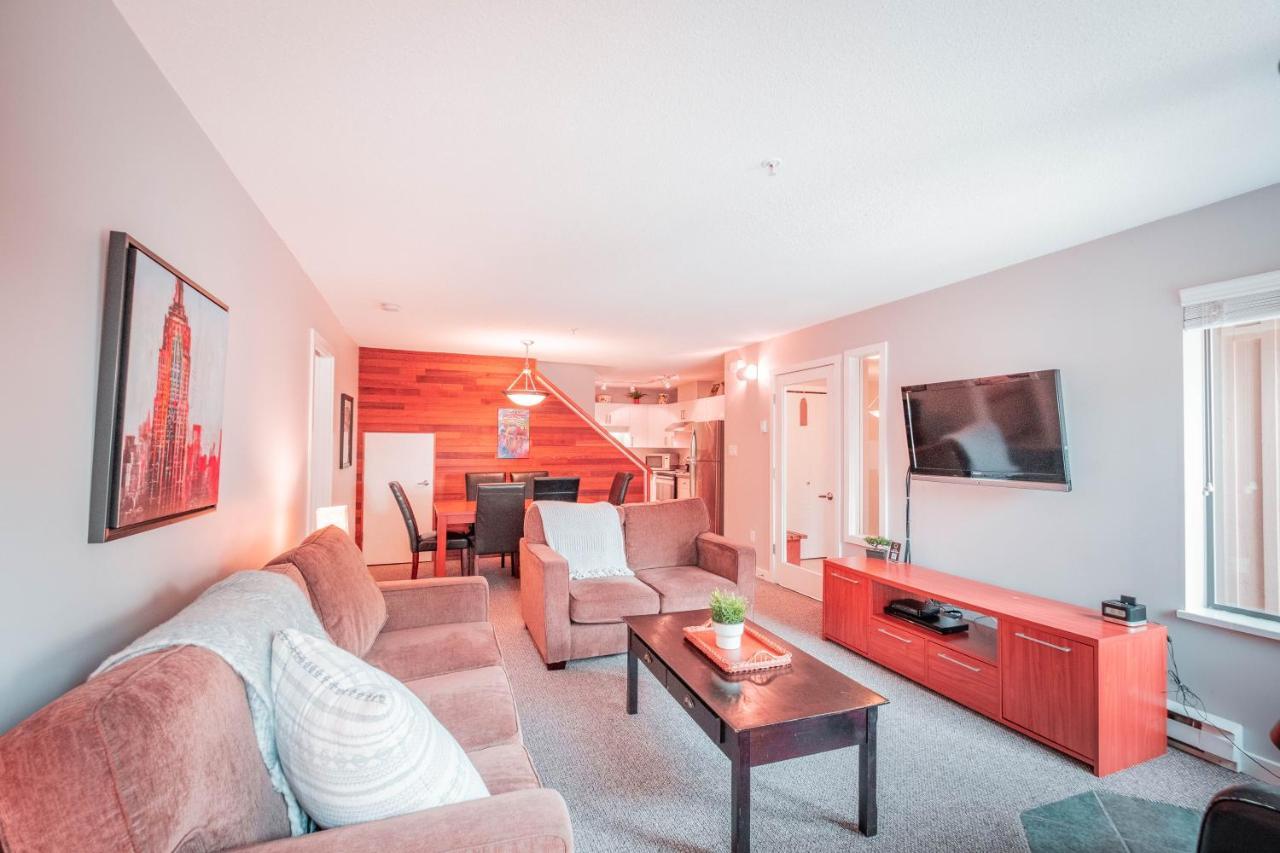 Snowberry By Outpost Whistler Villa ภายนอก รูปภาพ