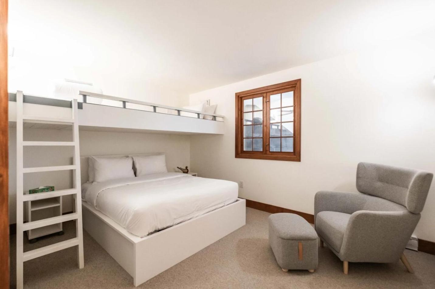 Snowberry By Outpost Whistler Villa ภายนอก รูปภาพ