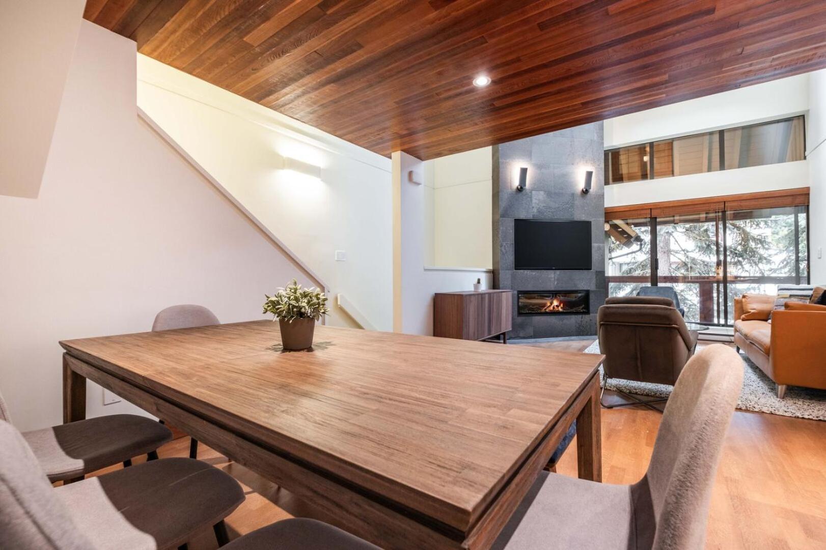 Snowberry By Outpost Whistler Villa ภายนอก รูปภาพ