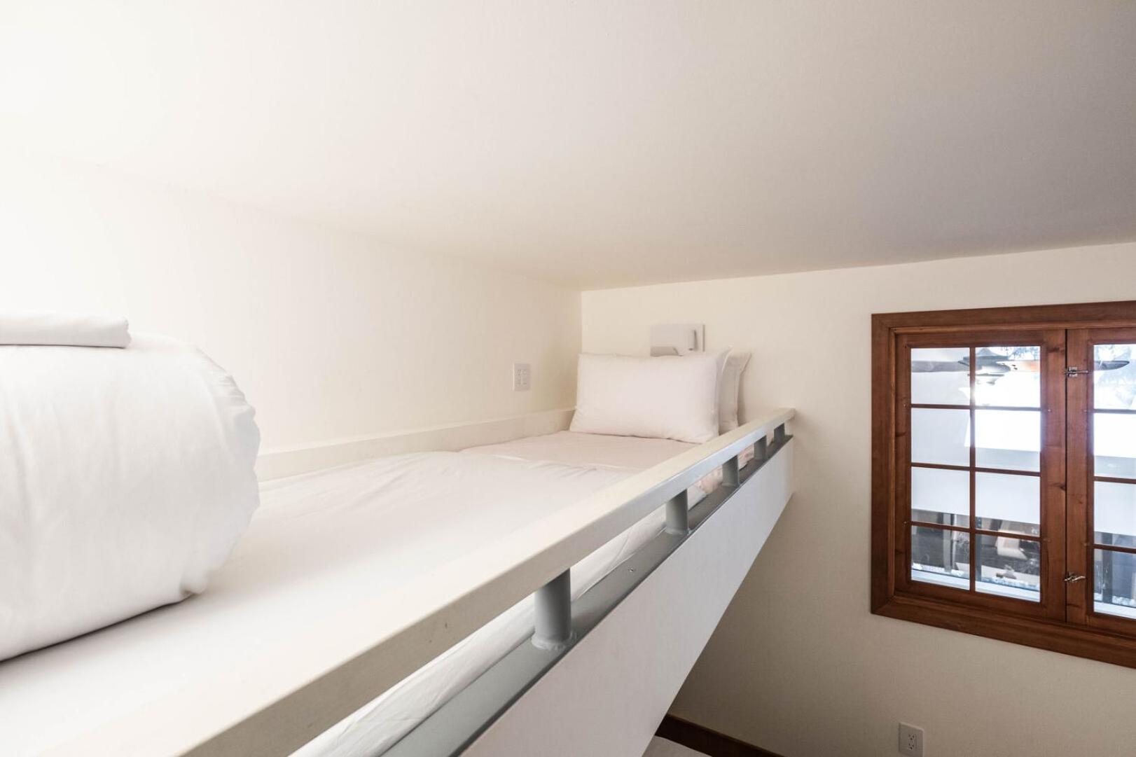 Snowberry By Outpost Whistler Villa ภายนอก รูปภาพ