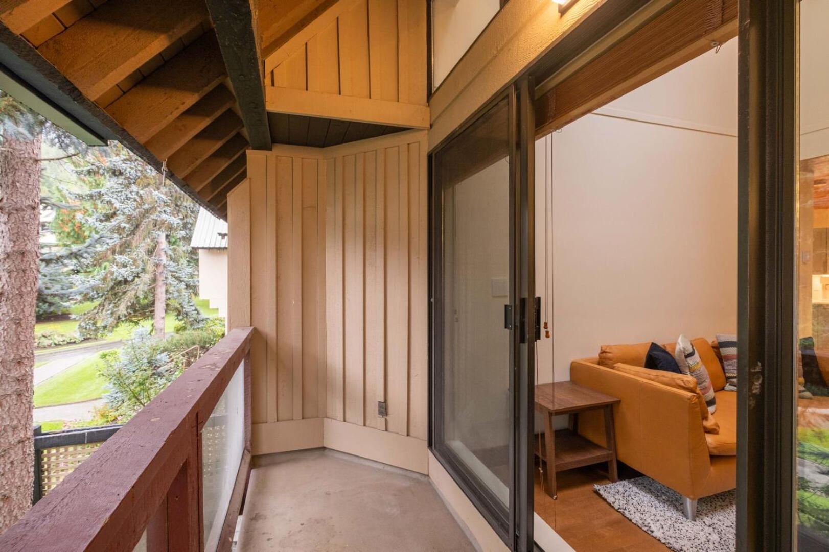 Snowberry By Outpost Whistler Villa ภายนอก รูปภาพ