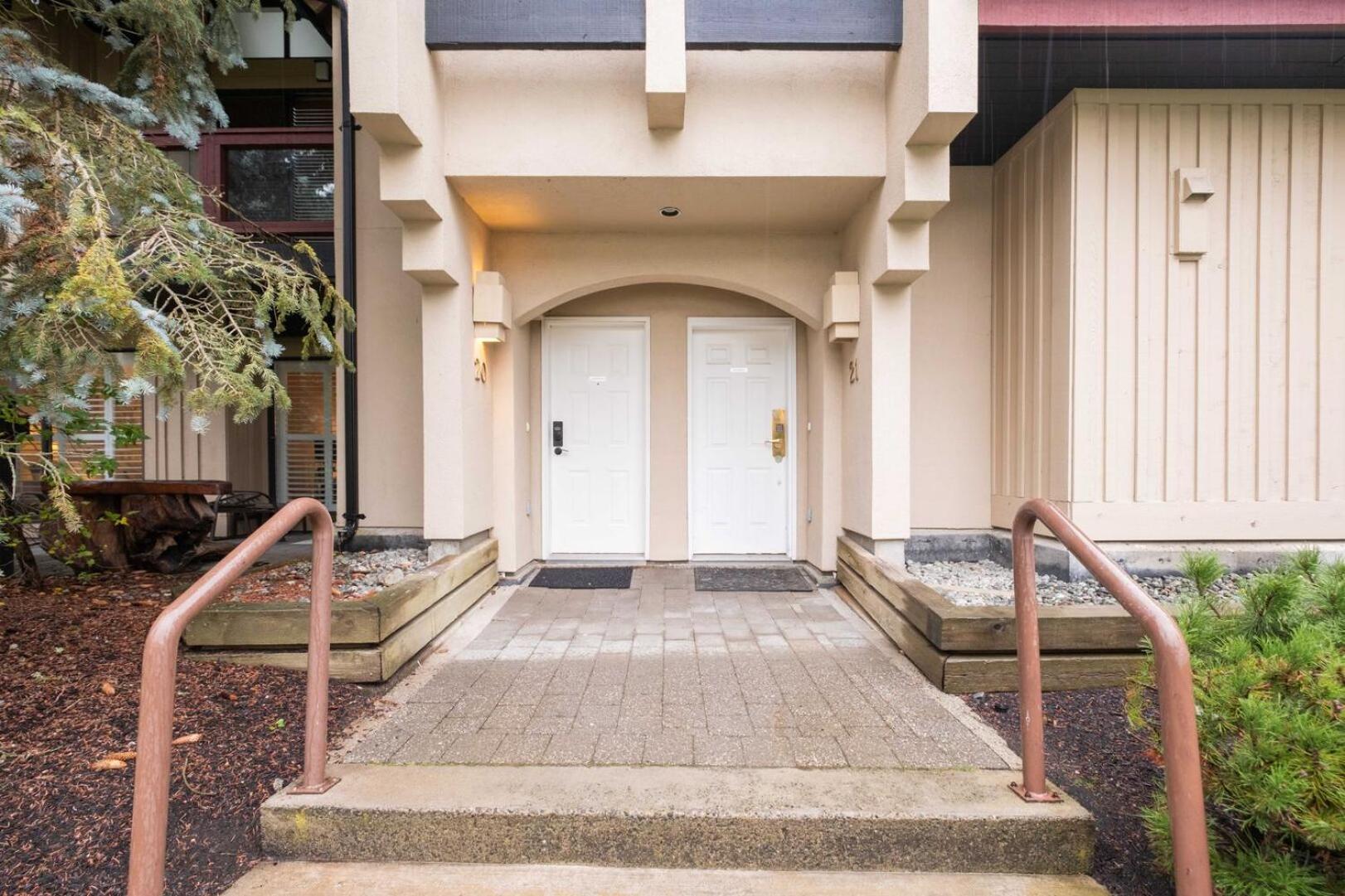 Snowberry By Outpost Whistler Villa ภายนอก รูปภาพ